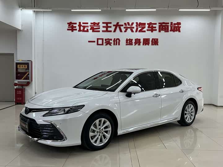 Фото 1 - Toyota Camry