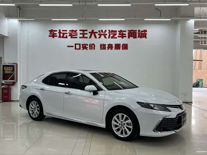 Фото 3 - Toyota Camry