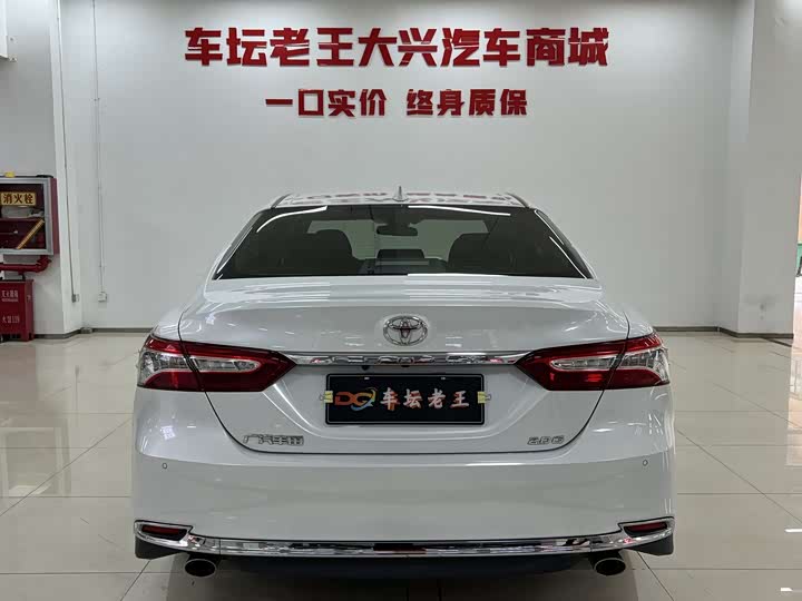 Фото 5 - Toyota Camry