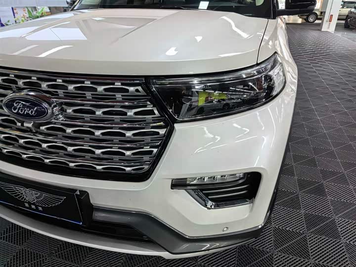 Фото 4 - Ford Explorer