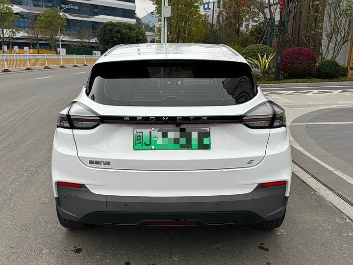 Фото 4 - Geely Geometry C