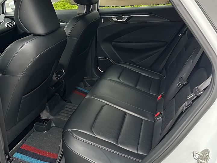 Фото 7 - Geely Geometry C