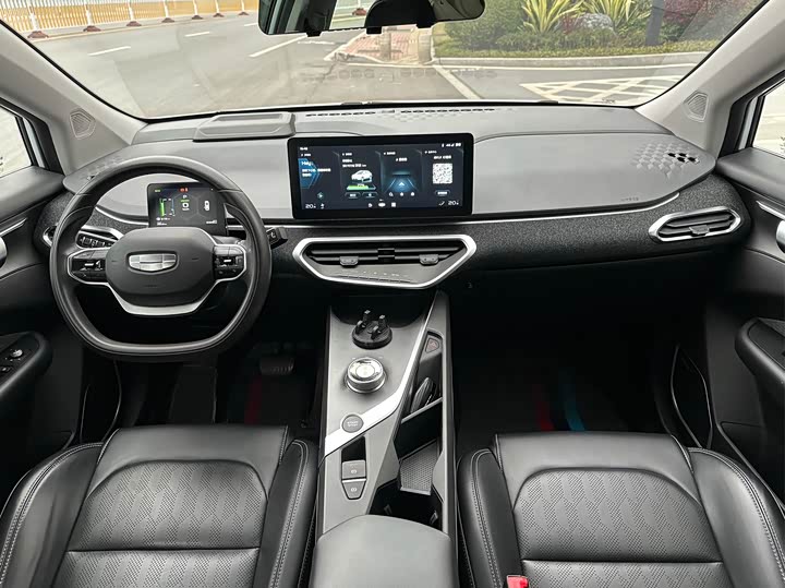 Фото 8 - Geely Geometry C