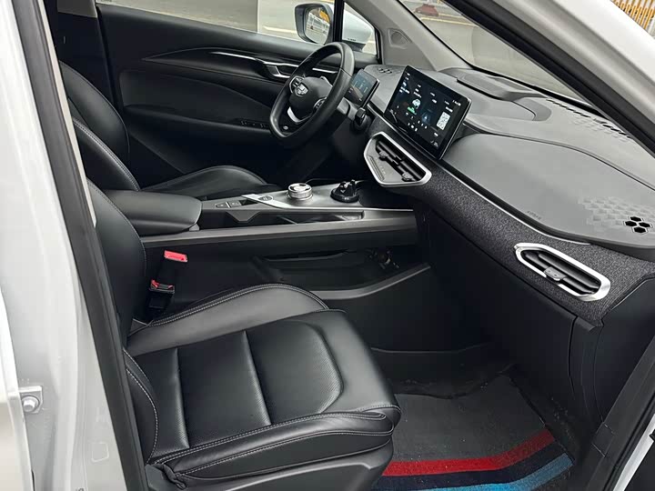 Фото 9 - Geely Geometry C