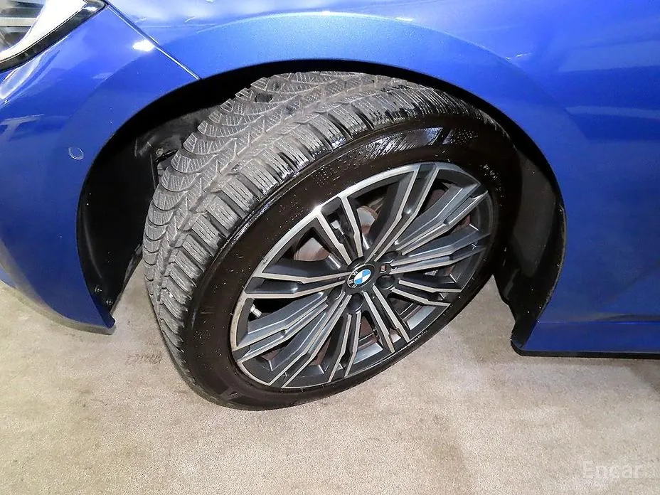 Photo 20 - BMW 3 Series