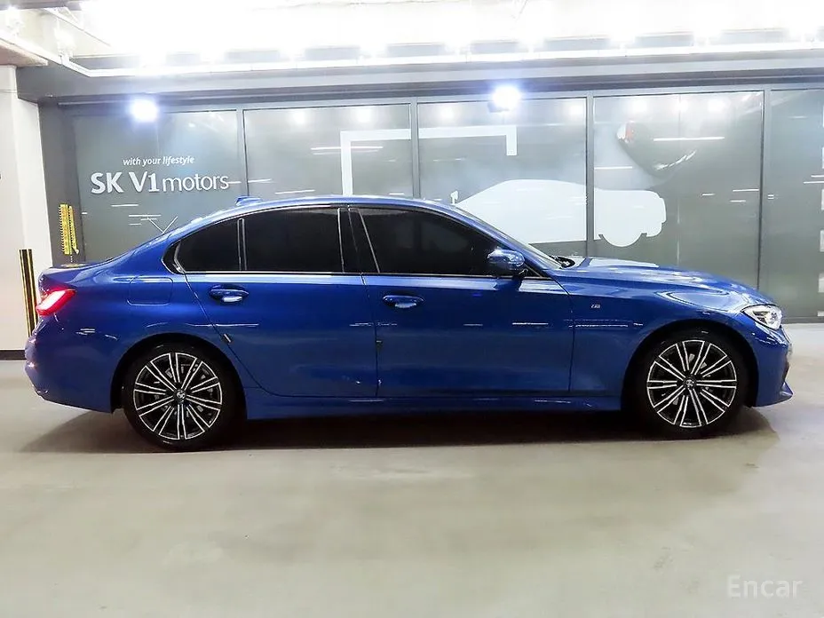 Photo 3 - BMW 3 Series