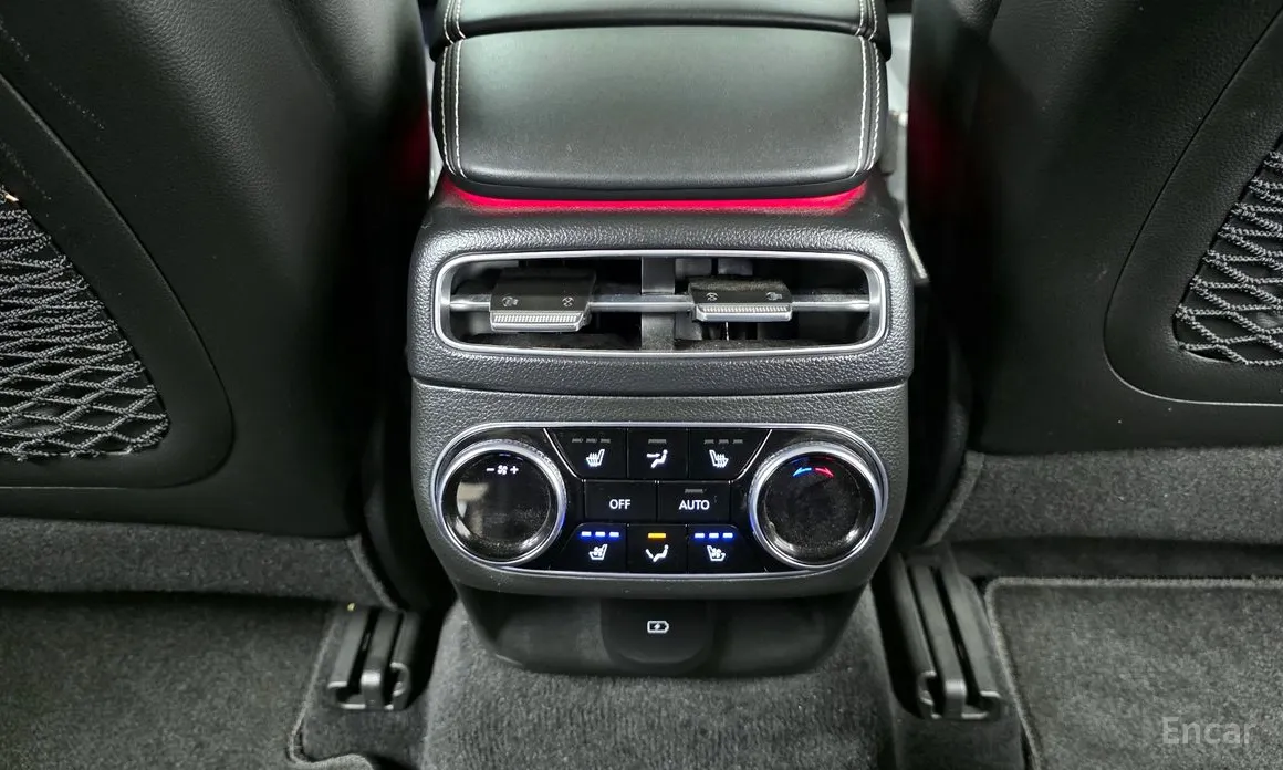 Фото 19 - Genesis GV70