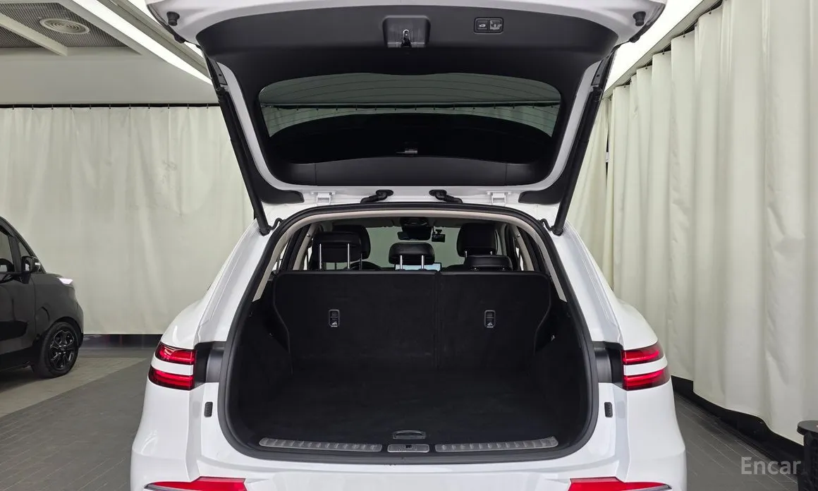 Фото 20 - Genesis GV70