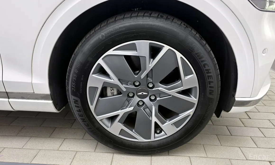 Фото 5 - Genesis GV70