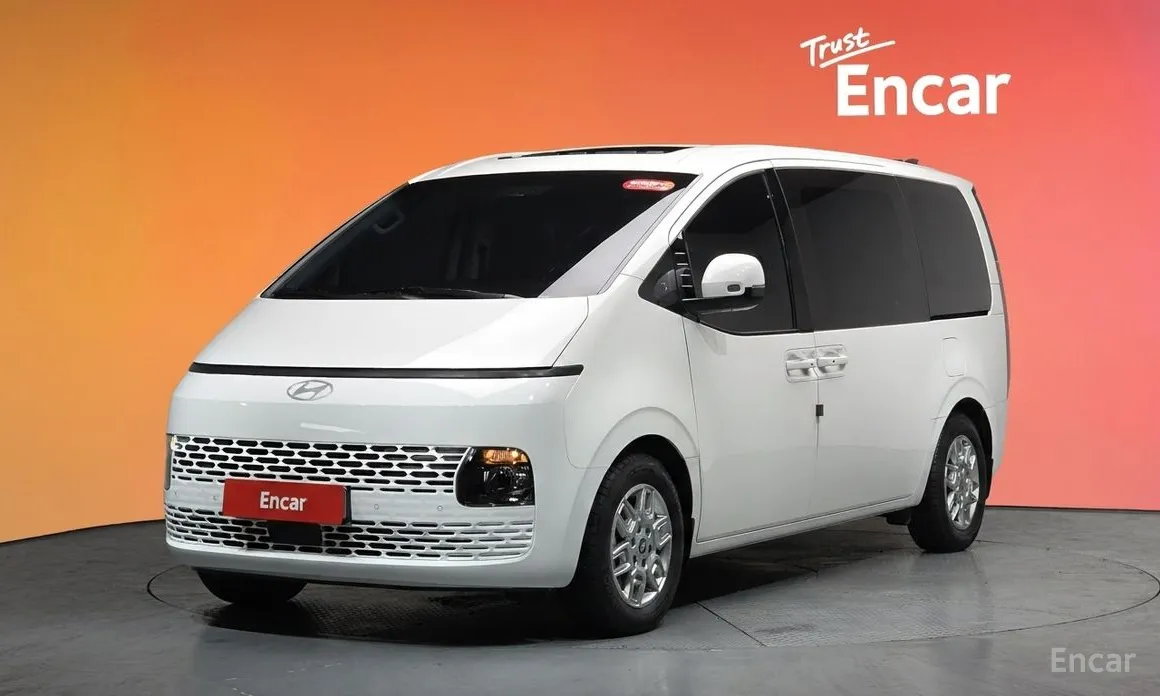 Фото 1 - Hyundai Staria