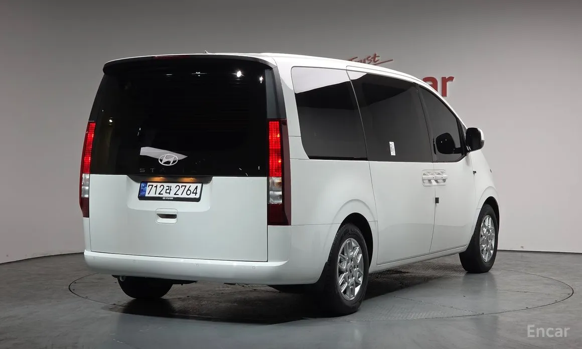 Фото 2 - Hyundai Staria