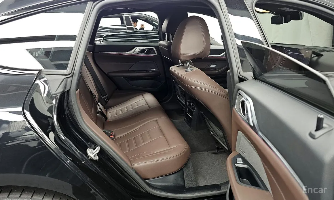 Фото 12 - BMW i4