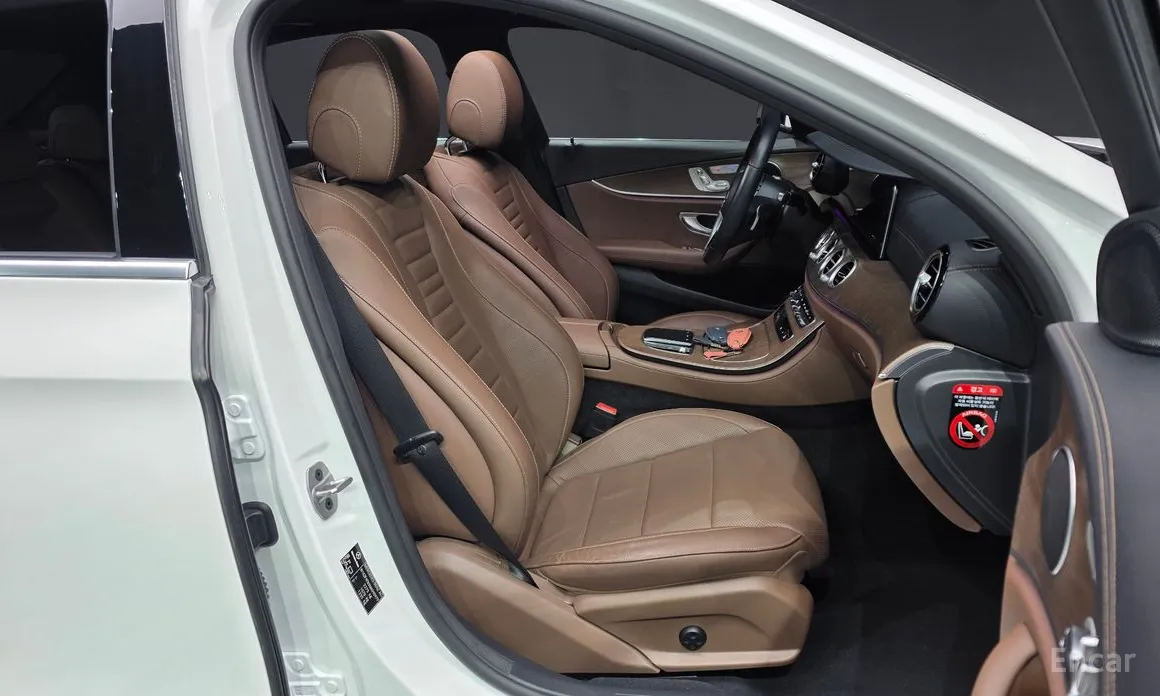 Фото 10 - Mercedes-Benz E-Class