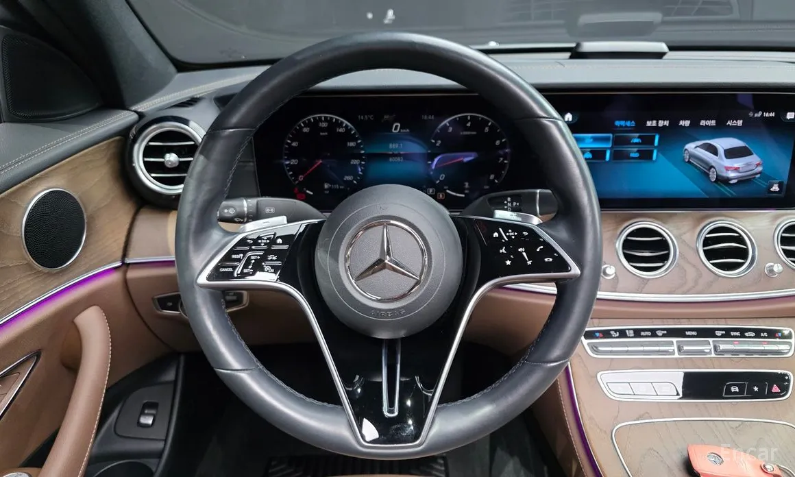 Фото 13 - Mercedes-Benz E-Class