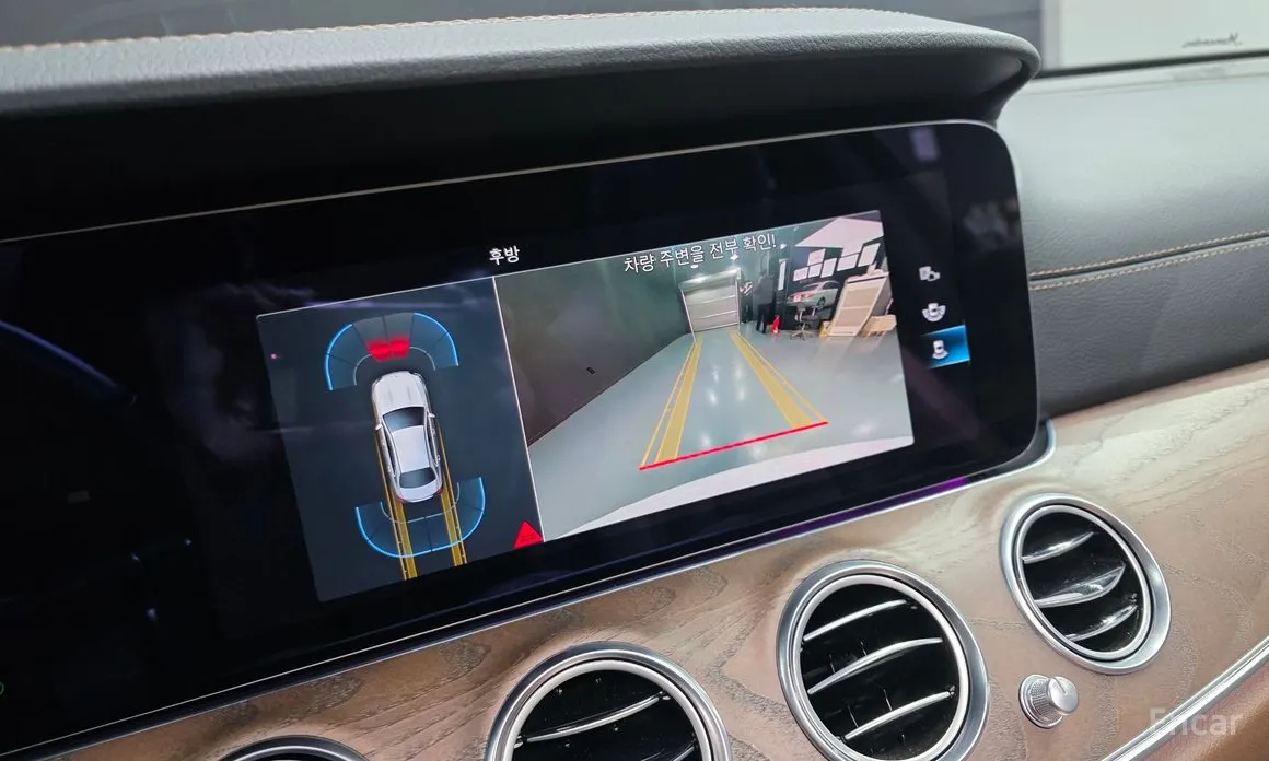 Фото 14 - Mercedes-Benz E-Class