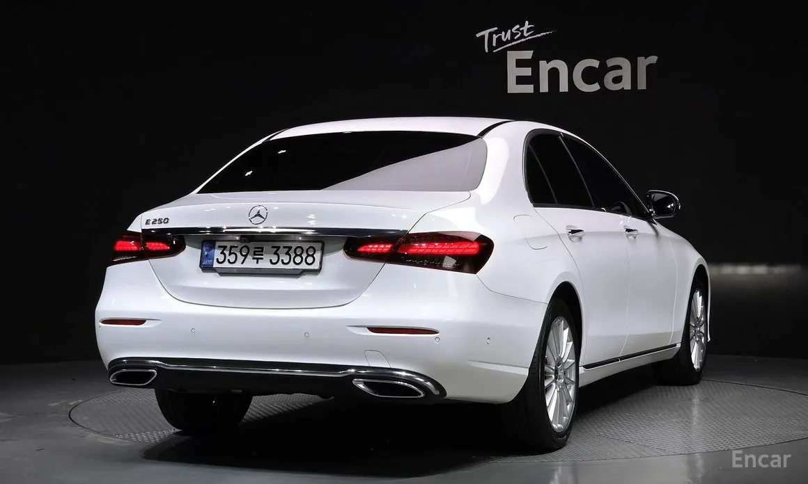 Фото 2 - Mercedes-Benz E-Class