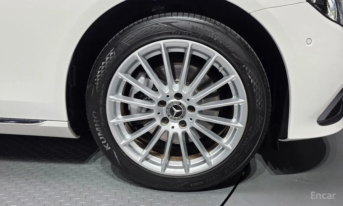 Фото 5 - Mercedes-Benz E-Class