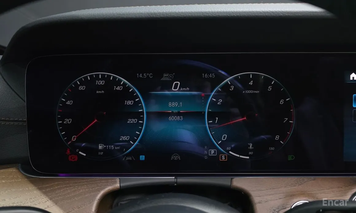 Фото 8 - Mercedes-Benz E-Class