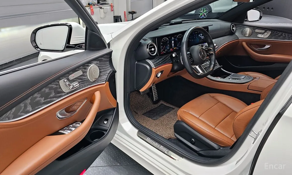 Фото 10 - Mercedes-Benz E-Class