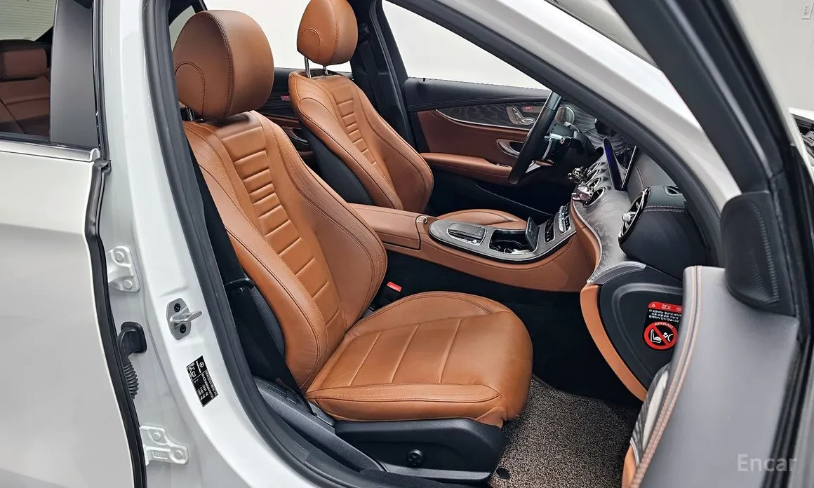 Фото 12 - Mercedes-Benz E-Class