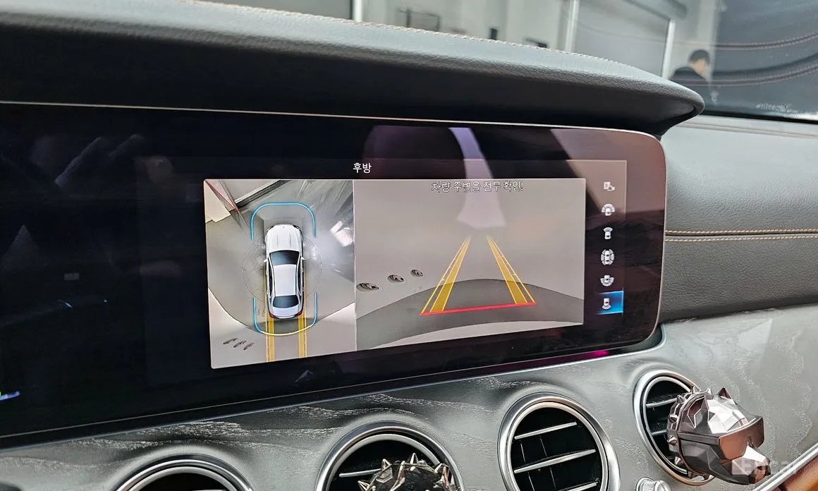 Фото 17 - Mercedes-Benz E-Class