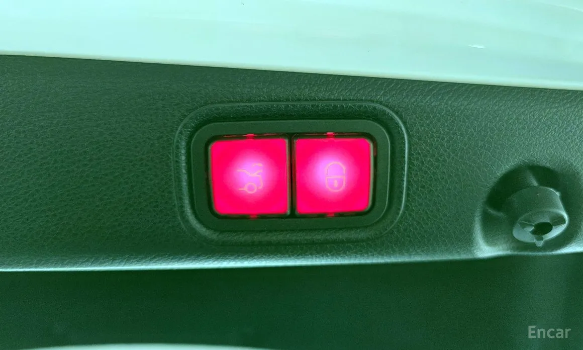 Фото 18 - Mercedes-Benz E-Class