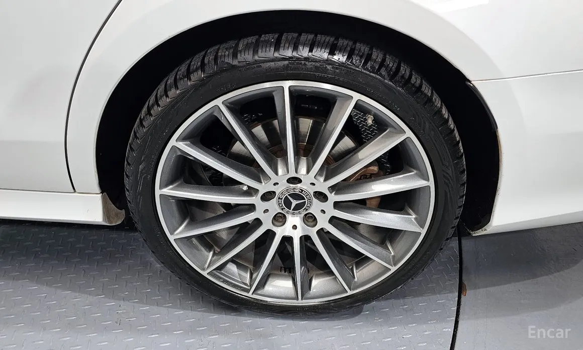 Фото 5 - Mercedes-Benz E-Class