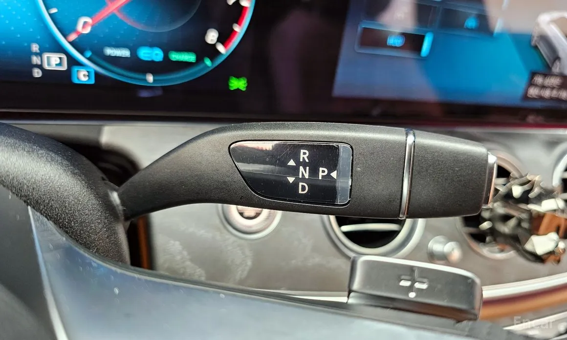 Фото 9 - Mercedes-Benz E-Class