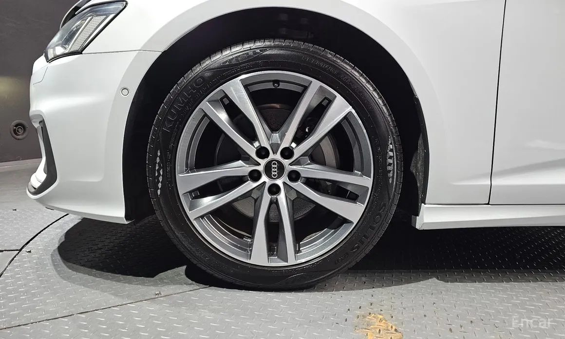 Фото 5 - Audi A6