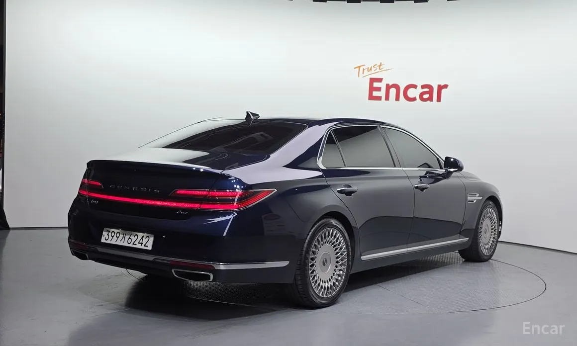 Фото 2 - Genesis G90