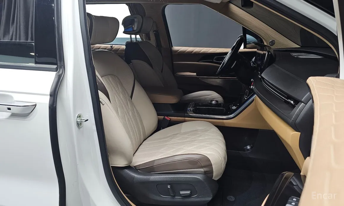 Photo 10 - Kia Carnival