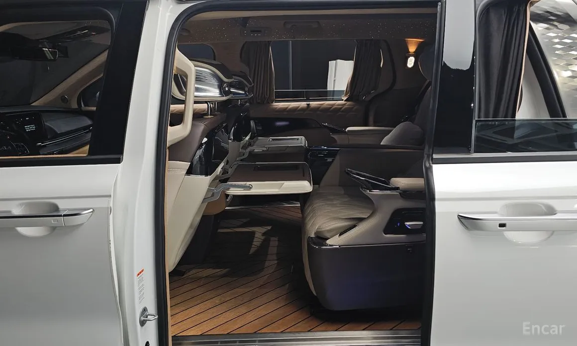 Photo 12 - Kia Carnival