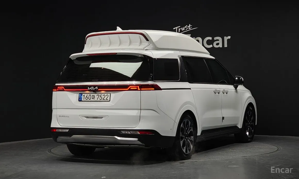 Photo 2 - Kia Carnival