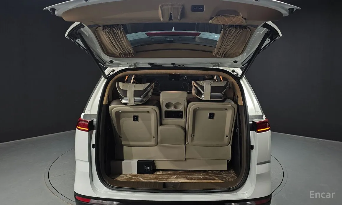 Photo 20 - Kia Carnival