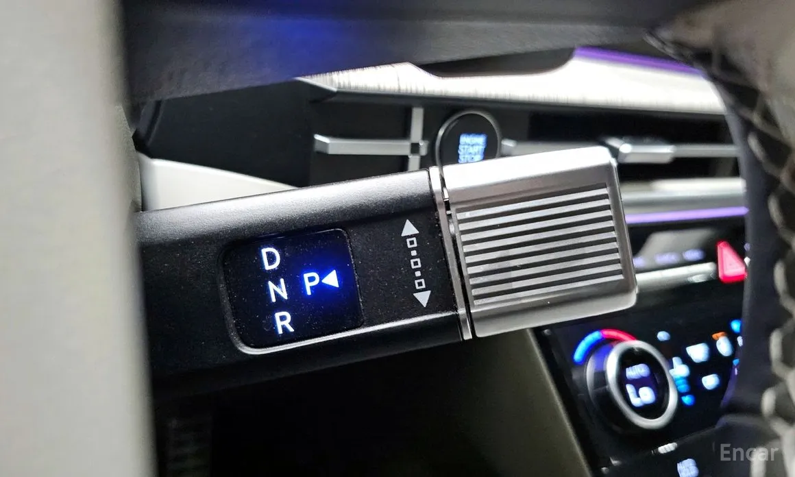 Фото 9 - Hyundai Santa Fe