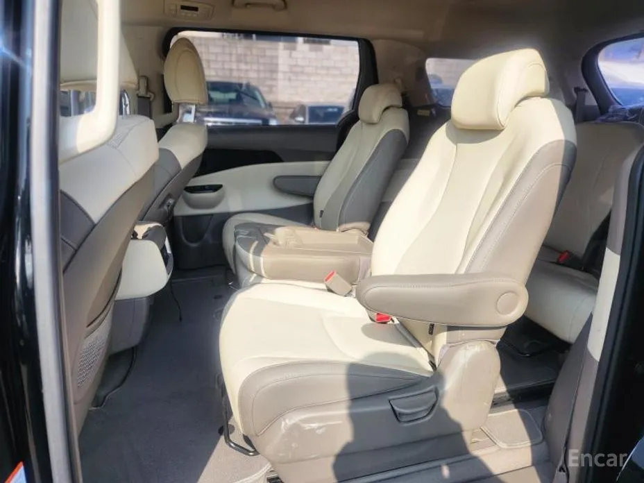 Фото 11 - Kia Carnival