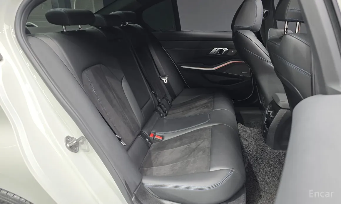 Photo 12 - BMW 3 Series