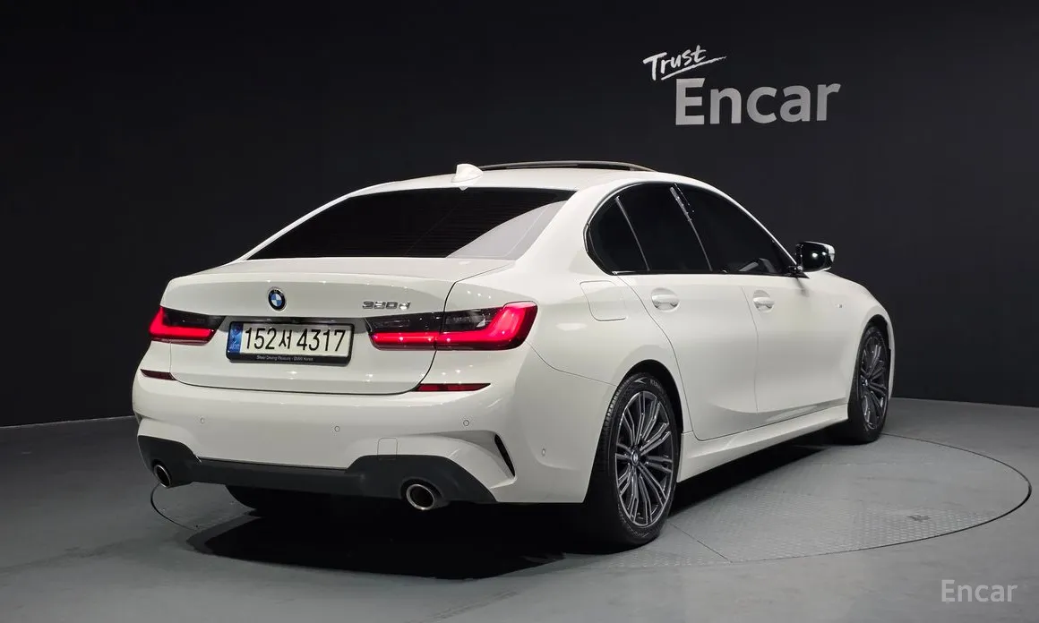 Photo 2 - BMW 3 Series