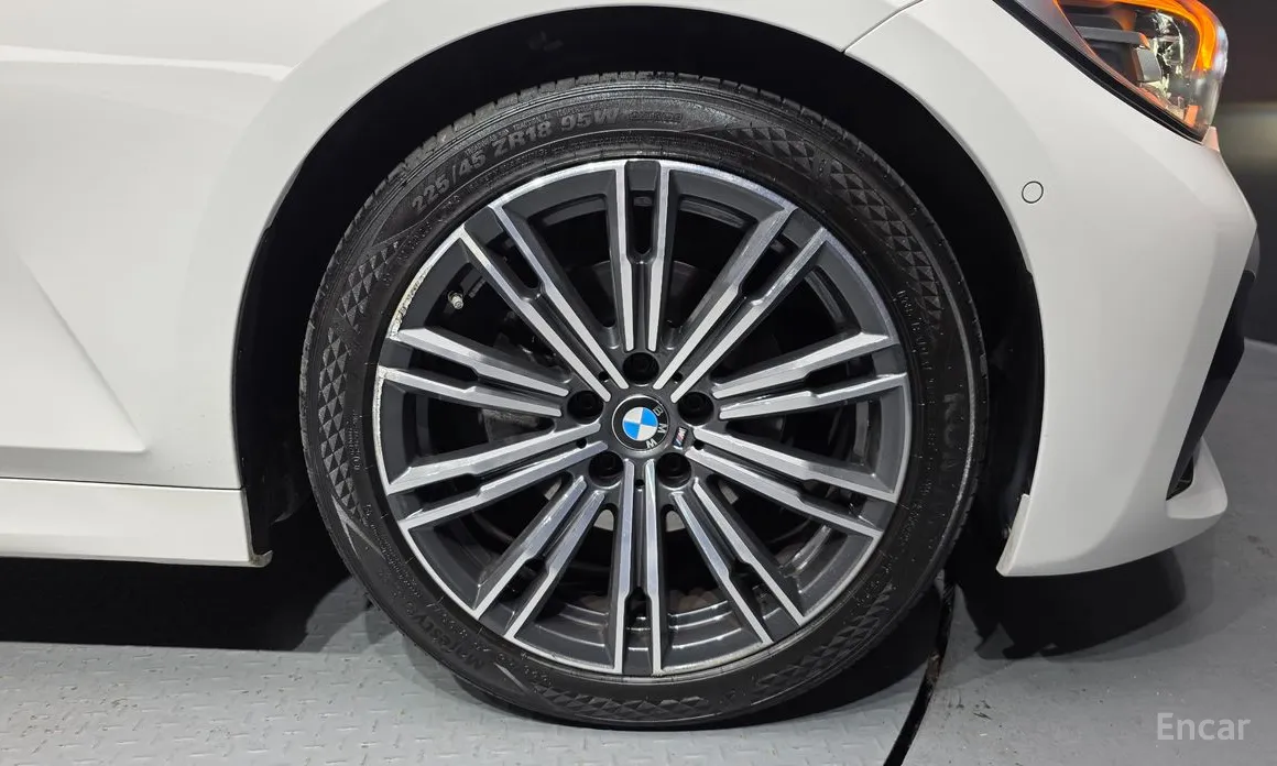 Photo 5 - BMW 3 Series