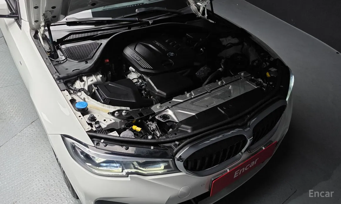 Photo 6 - BMW 3 Series