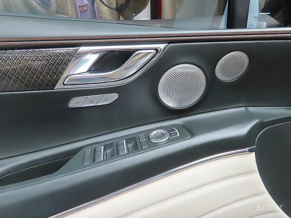 Фото 19 - Genesis GV80