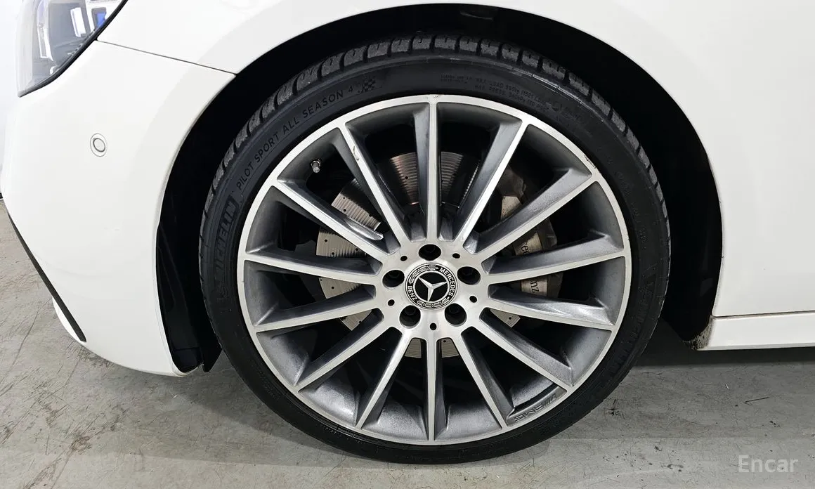 Фото 5 - Mercedes-Benz E-Class