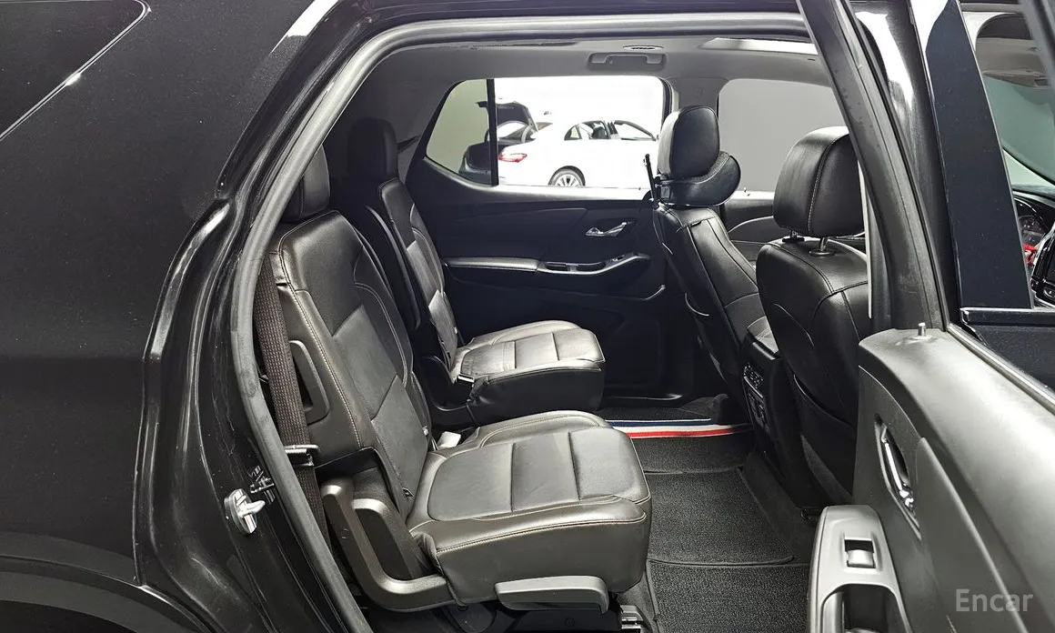 Photo 11 - Chevrolet Traverse