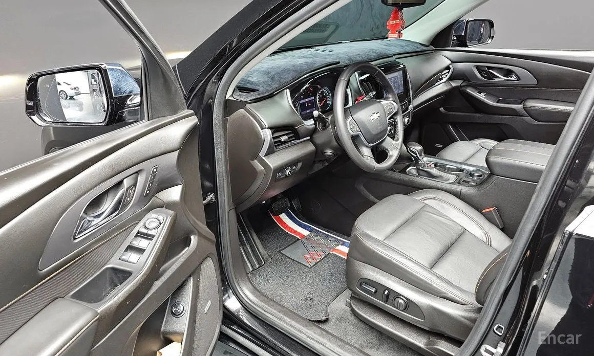 Photo 12 - Chevrolet Traverse