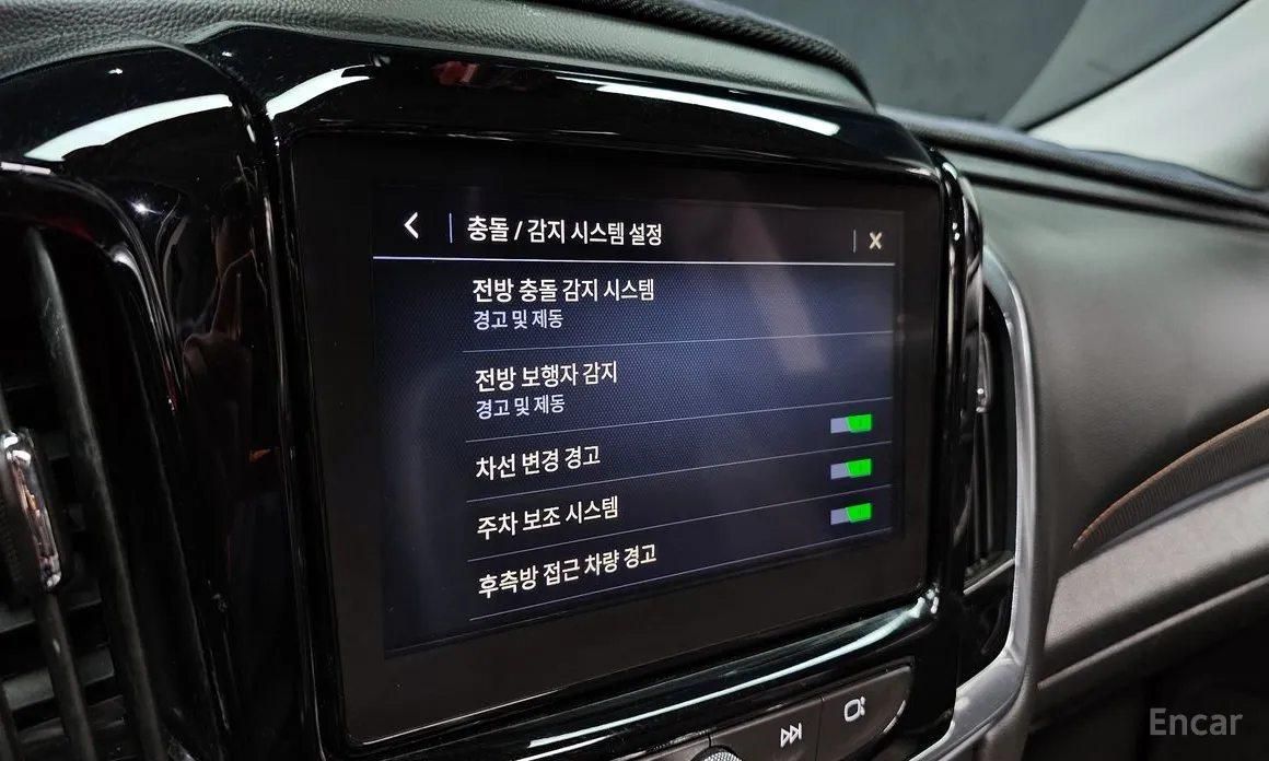 Photo 16 - Chevrolet Traverse