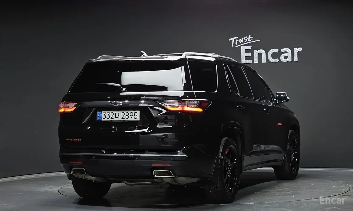 Photo 2 - Chevrolet Traverse