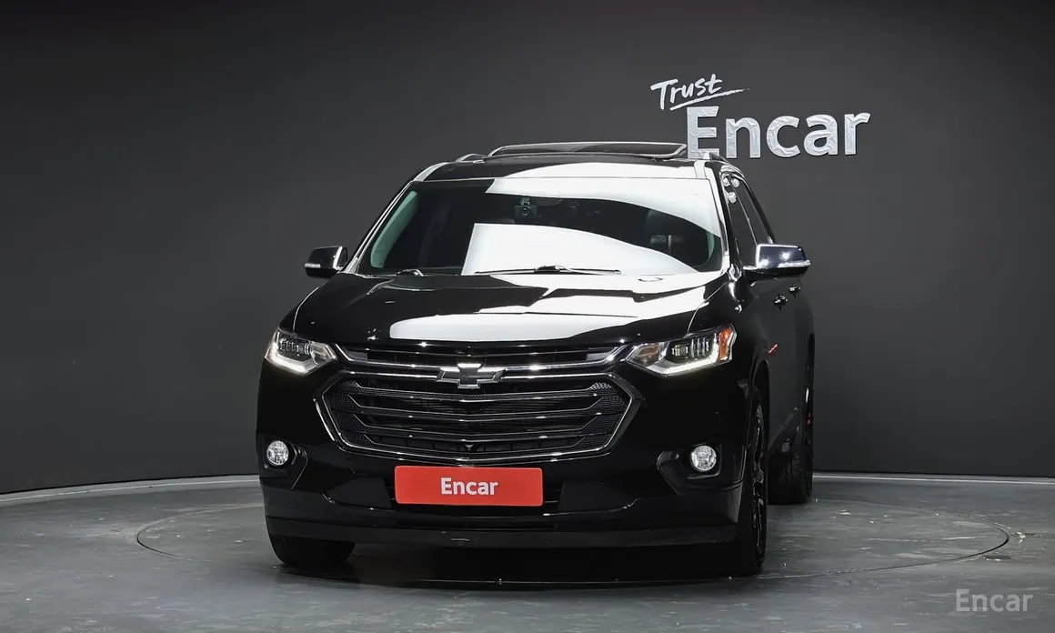 Photo 3 - Chevrolet Traverse