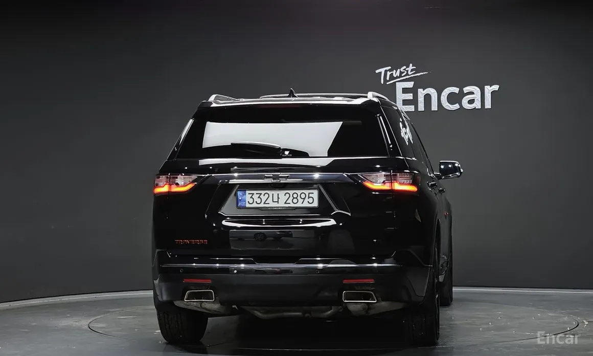 Photo 4 - Chevrolet Traverse