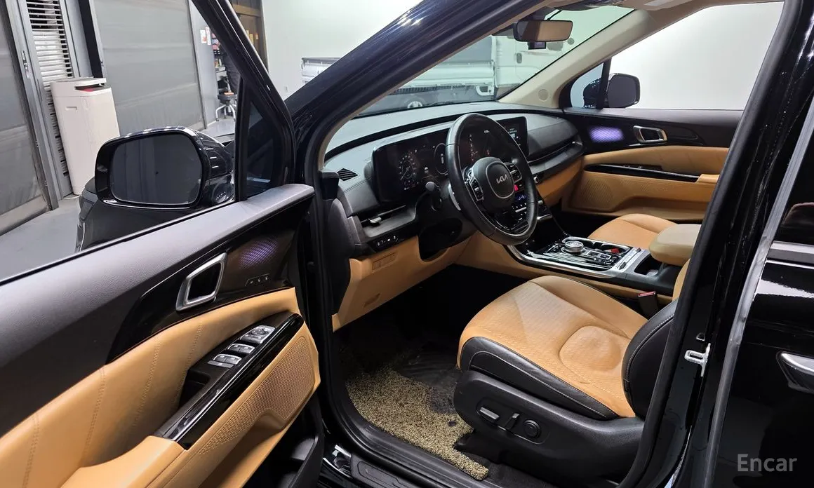 Photo 10 - Kia Carnival