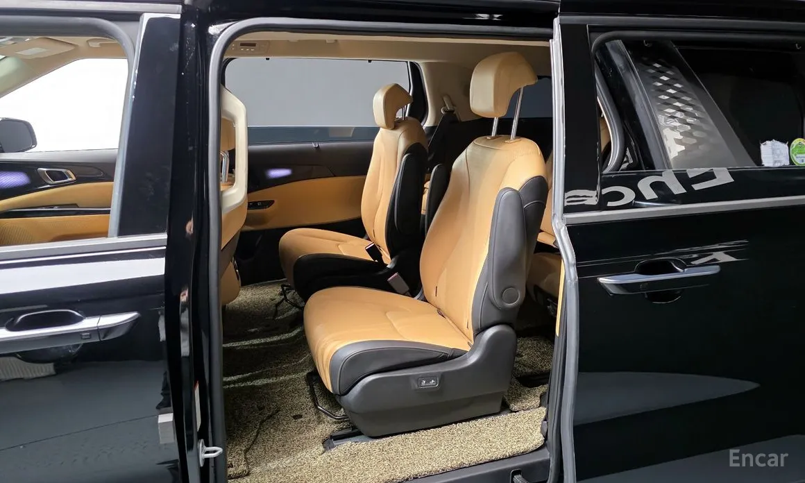 Photo 11 - Kia Carnival